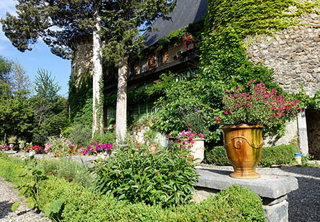 Hotel-Château-Picomtal-Hautes-Alps-Garten-Blue Wall Magazin